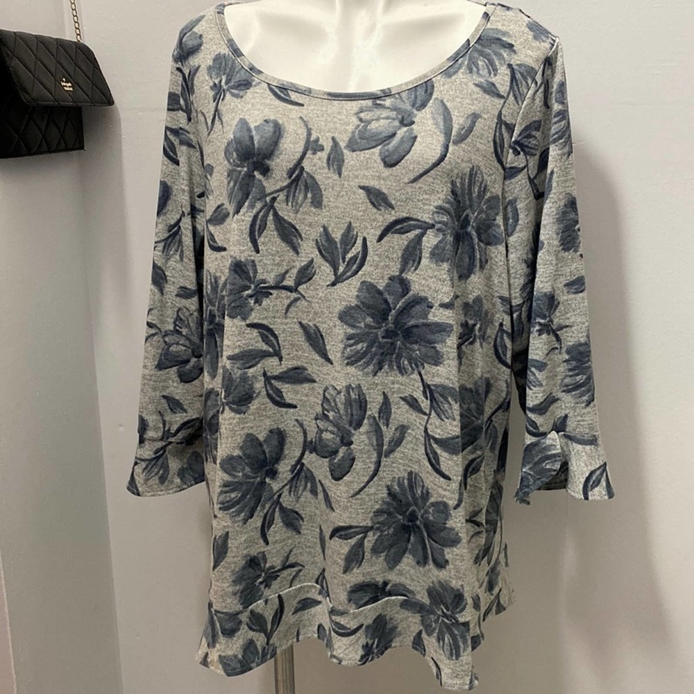 Blue and gray very soft long sleeves ruffles top Westport Scoop neck 2X
C